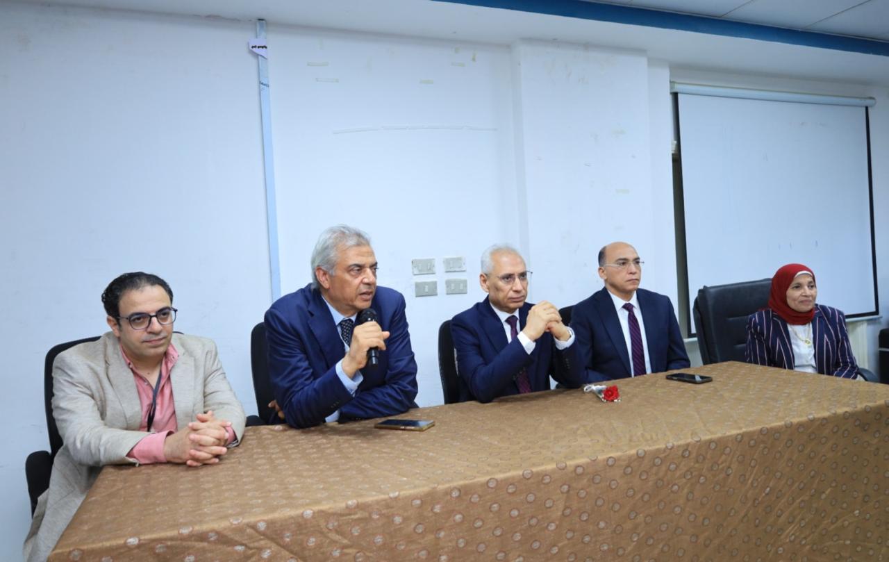اجتماع طارىء بالجامعة
